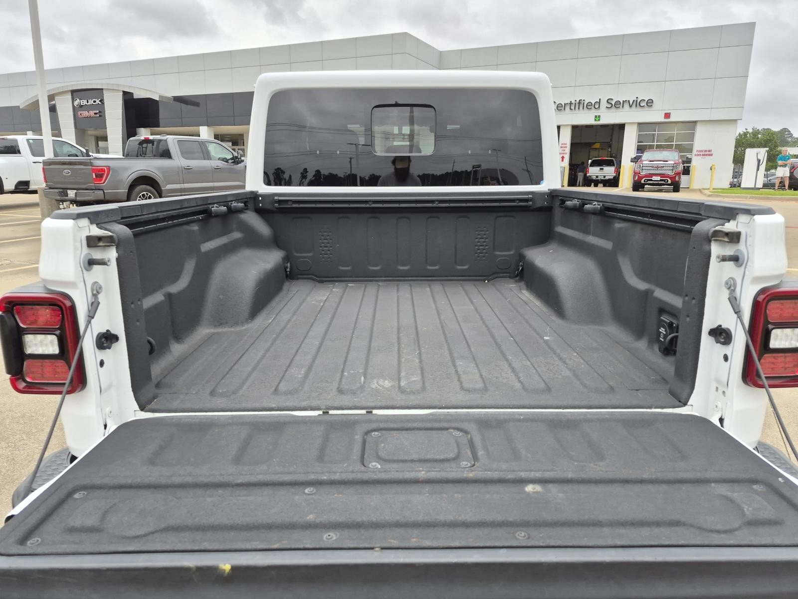 Used 2023 Jeep Gladiator Mojave w/ LED Lighting Group AWD/4WD image 10