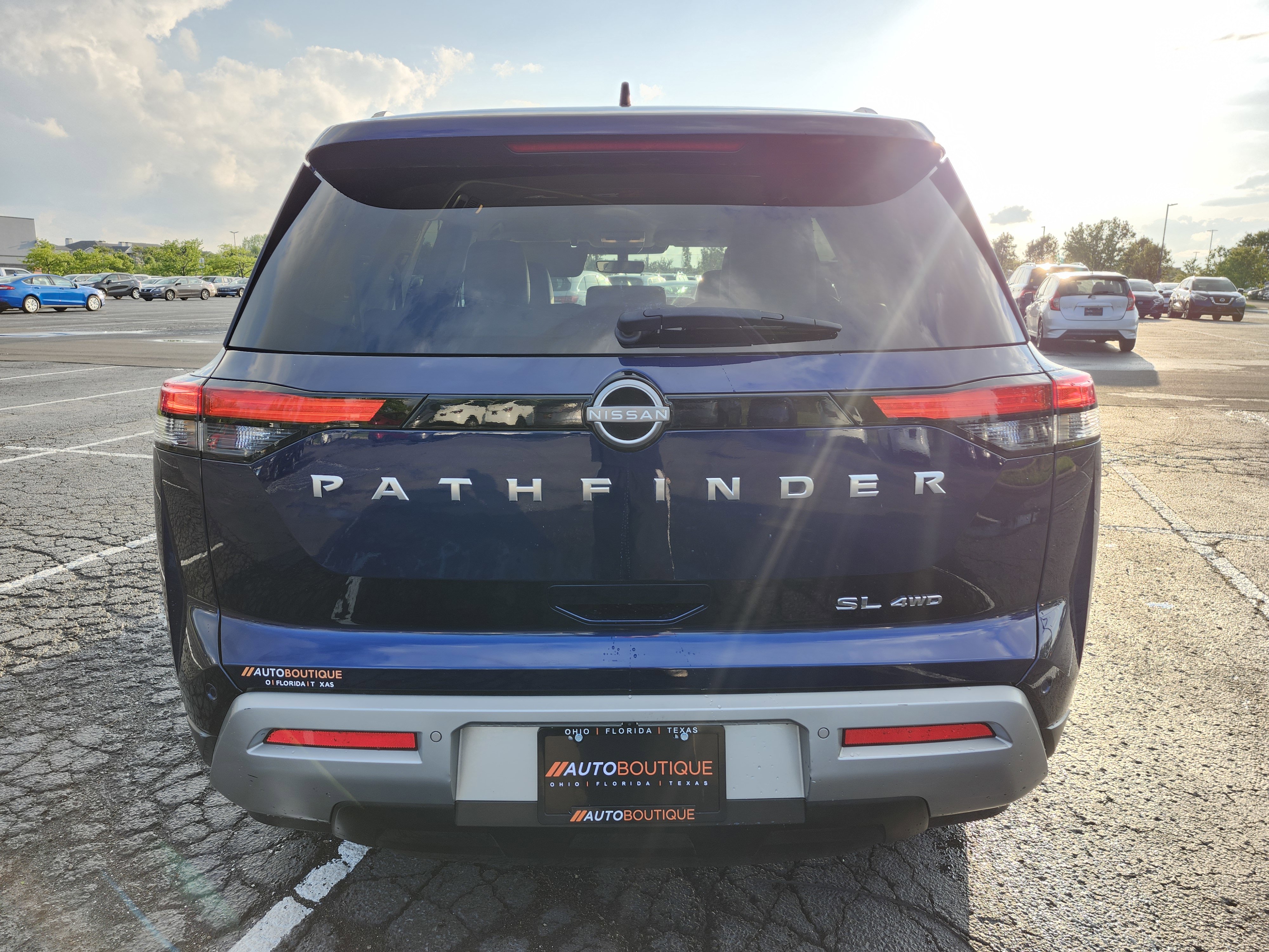 Used 2024 Nissan Pathfinder SL AWD/4WD image 17