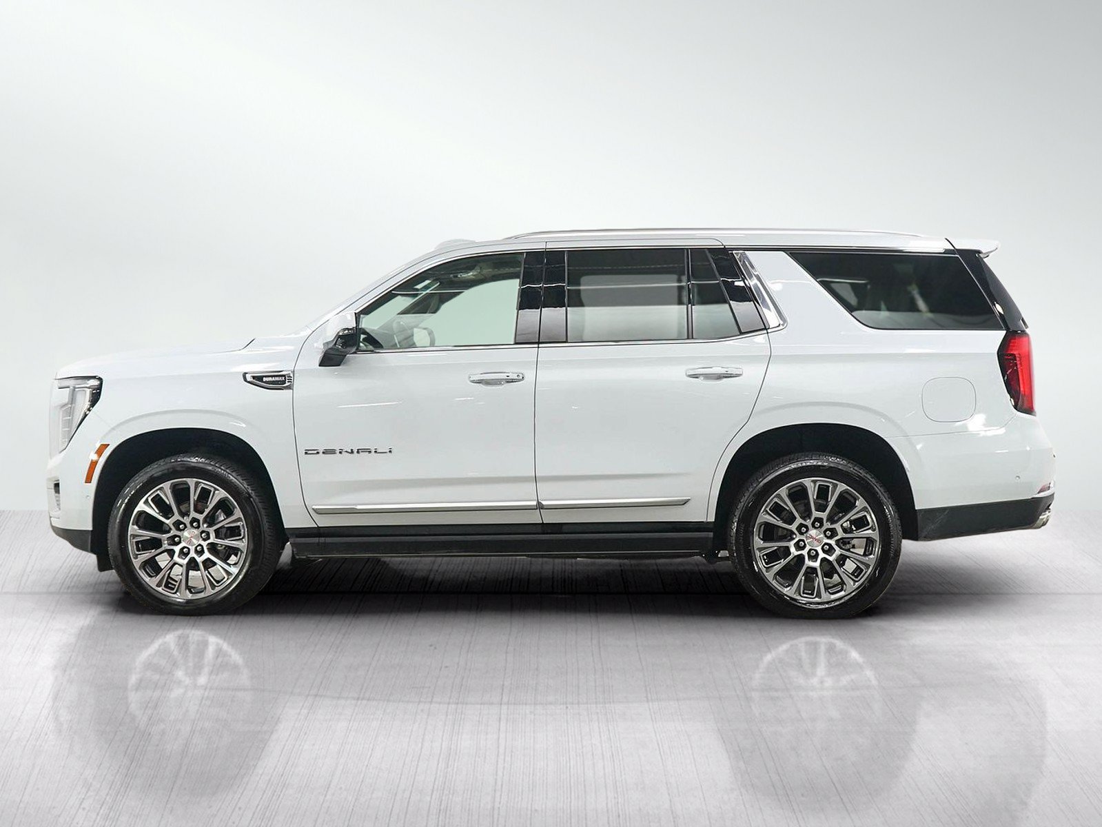 Used 2026 GMC Yukon Denali w/ Denali Reserve Package AWD/4WD image 2