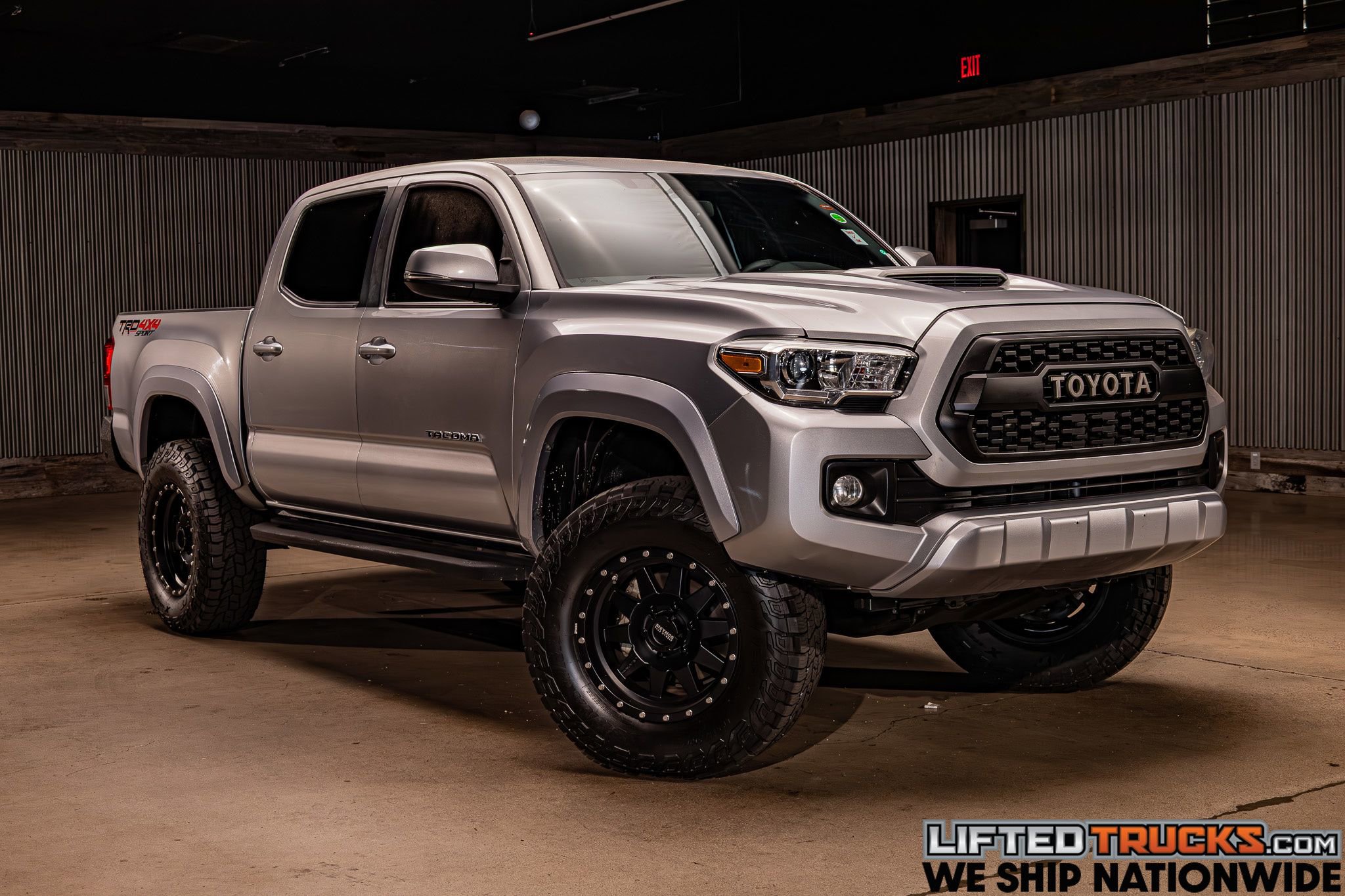 Used 2017 Toyota Tacoma TRD Sport w/ Tow Package (A/T) image 1