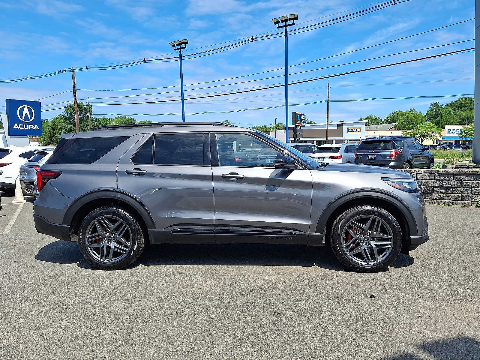 Used 2025 Ford Explorer ST-Line w/ Premium Package AWD/4WD image 8