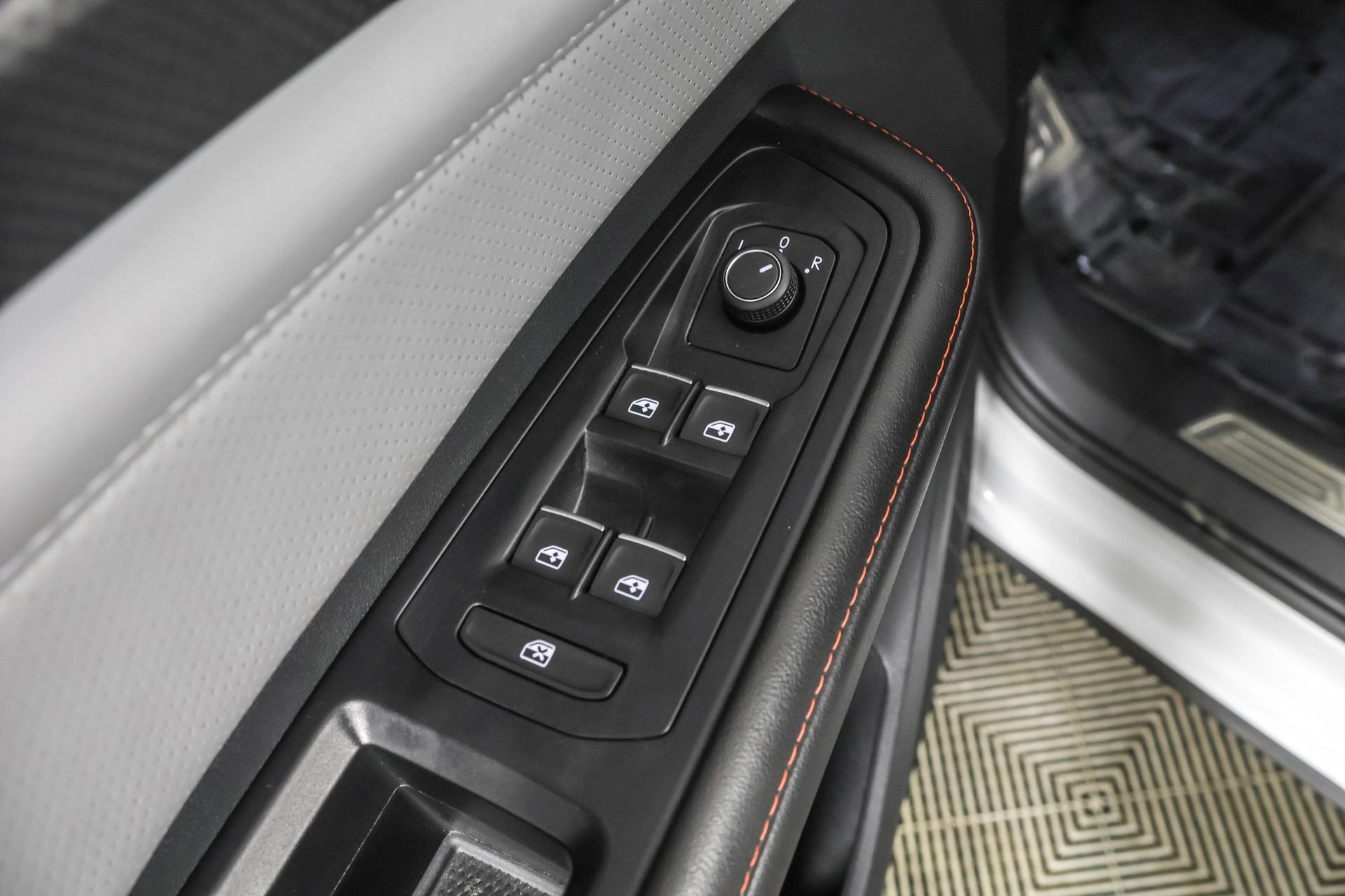 Used 2024 Volkswagen Atlas Peak Edition SEL image 43