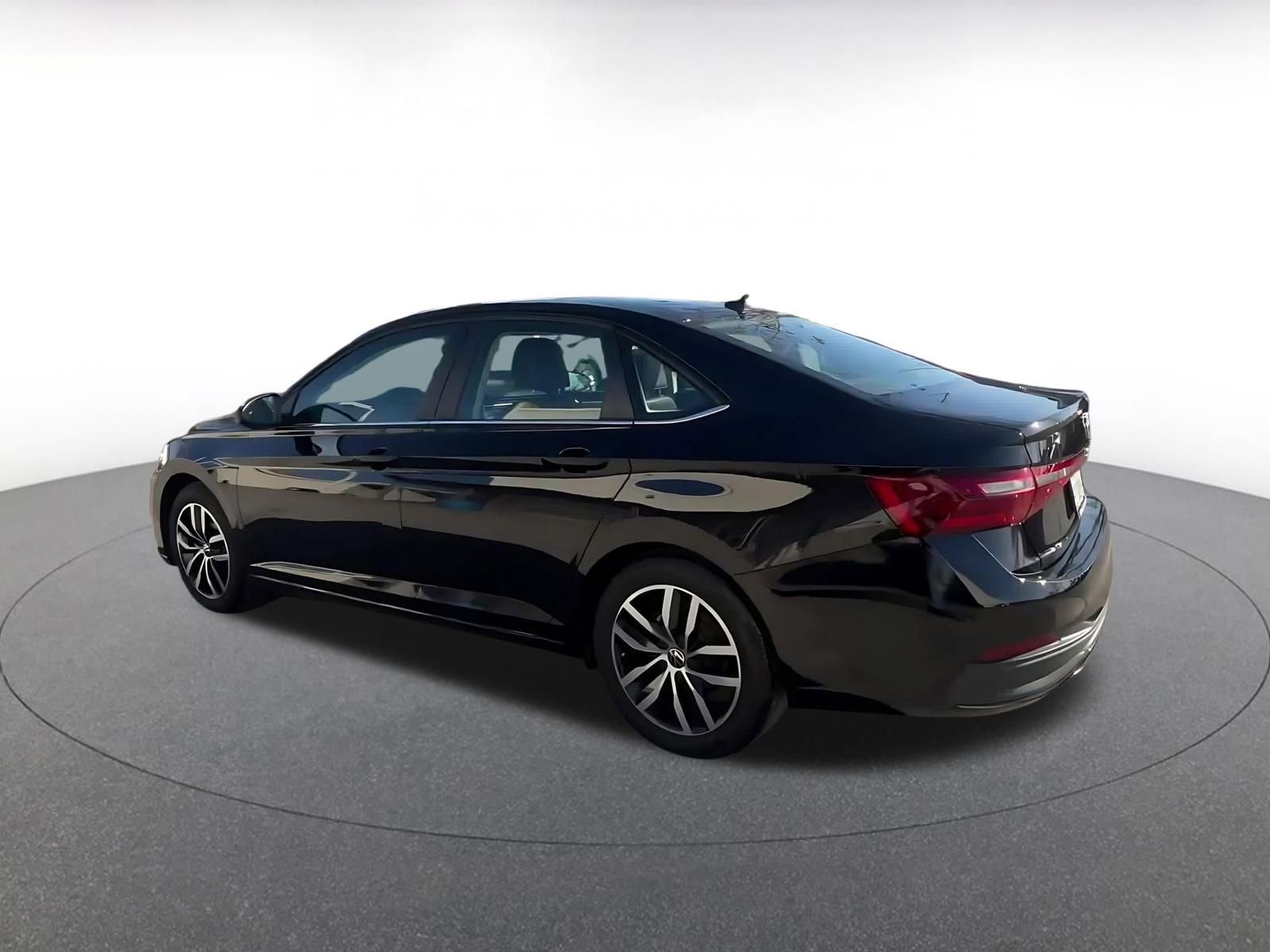 Used 2025 Volkswagen Jetta SE image 10