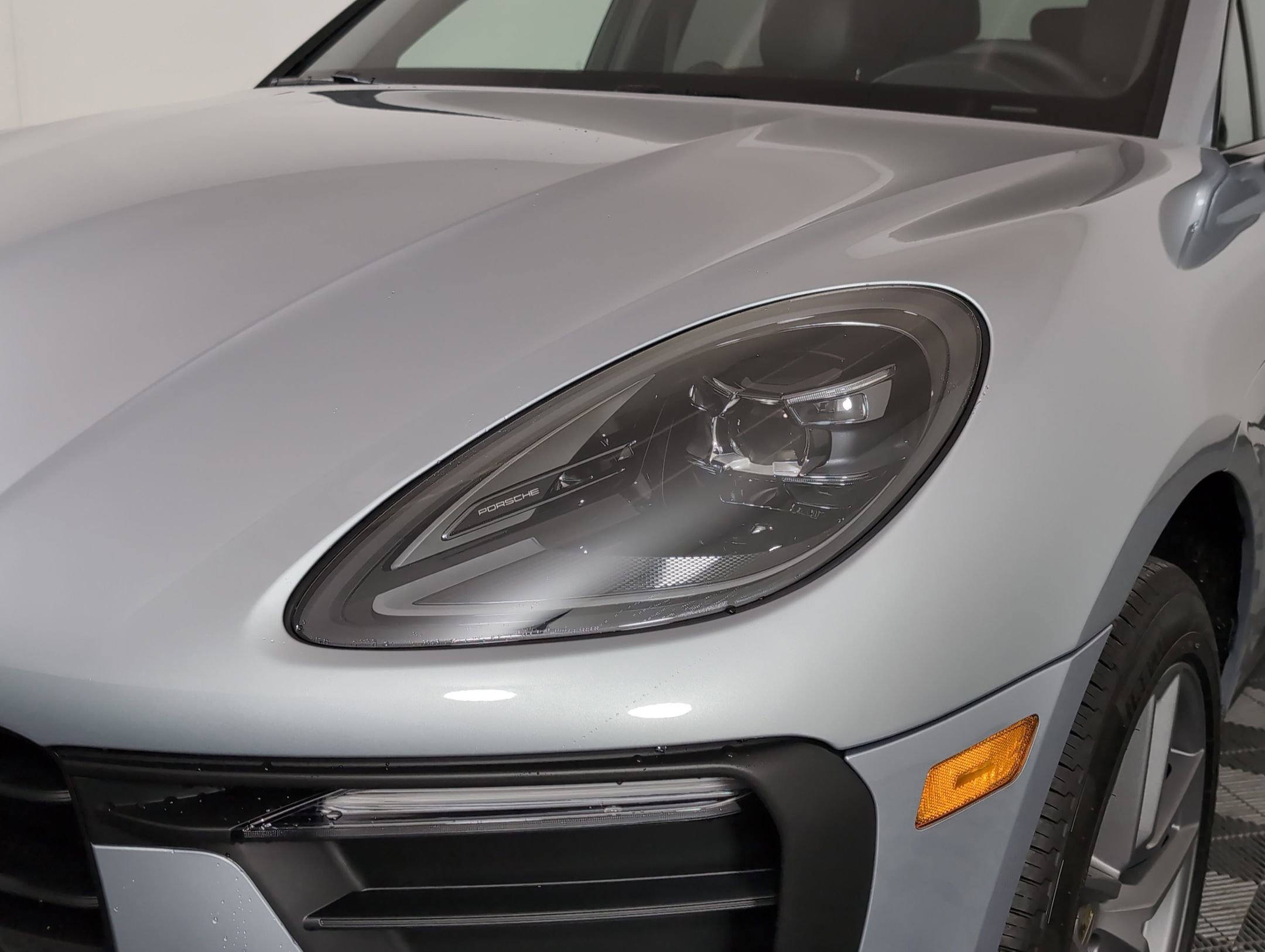 Certified 2025 Porsche Macan image 13