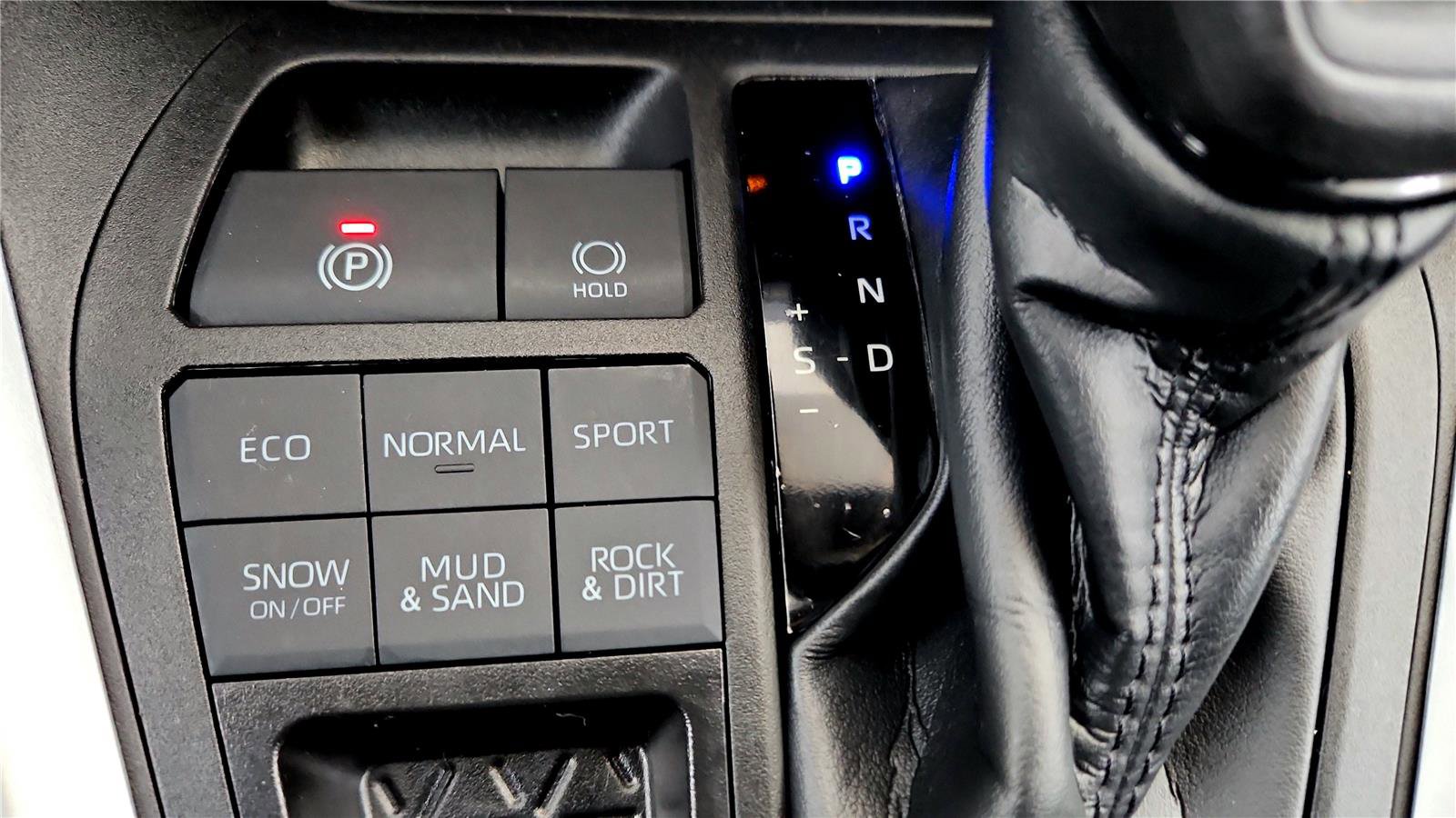 Certified 2023 Toyota RAV4 LE AWD/4WD image 33