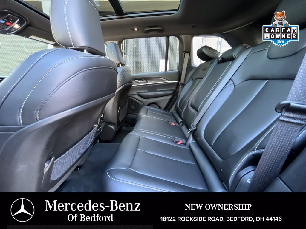 Used 2025 Jeep Grand Cherokee Limited w/ Black Appearance Package AWD/4WD image 17