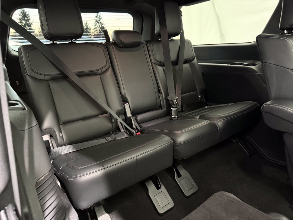 Certified 2025 Ford Expedition Max Platinum w/ Stealth Performance Package AWD/4WD image 32