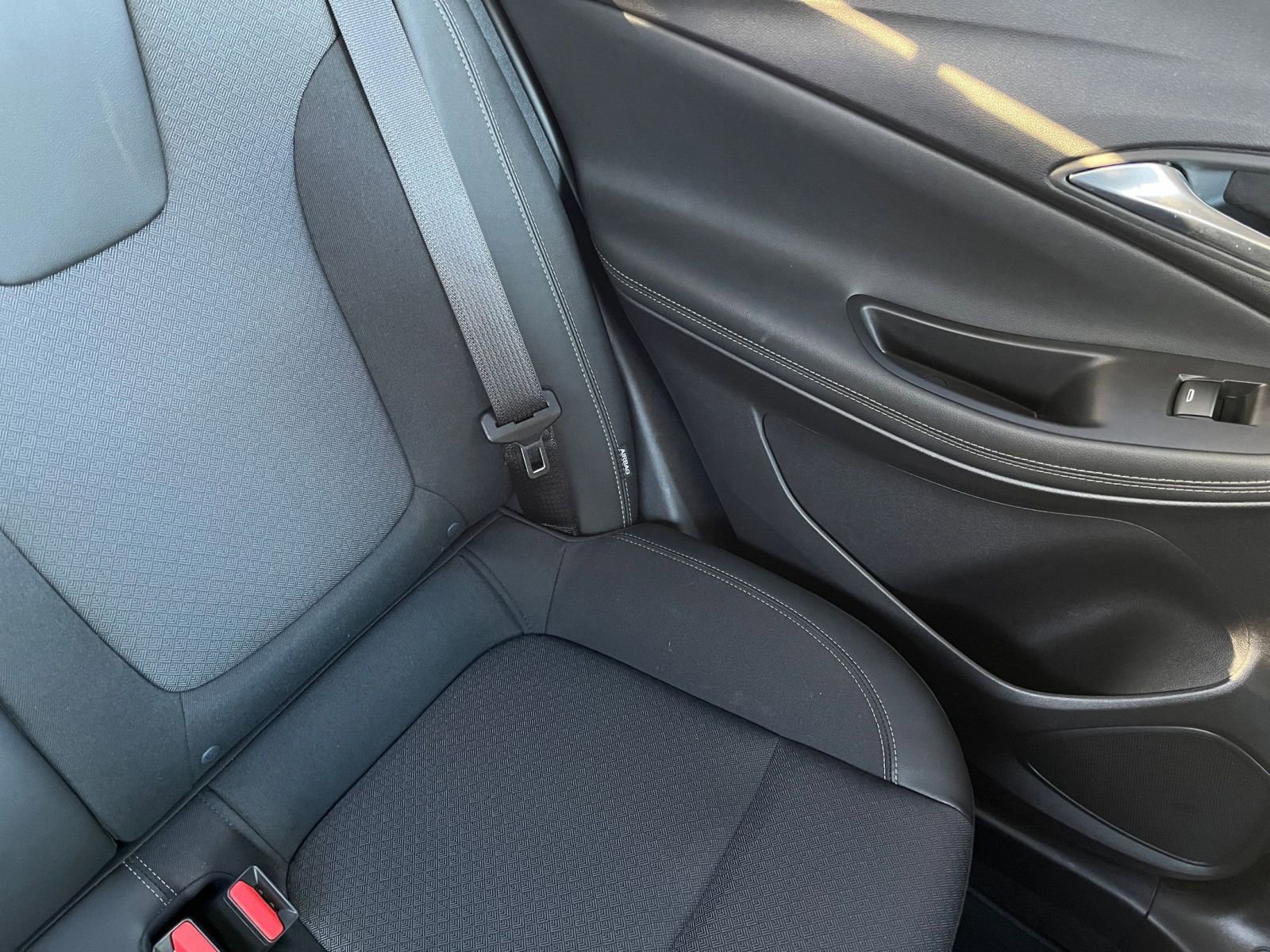 Used 2025 Buick Encore GX Preferred image 36