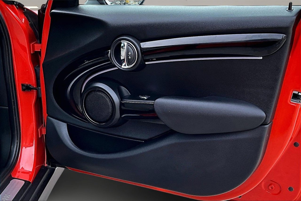 Used 2019 MINI Cooper S w/ Signature Upholstery Package image 27