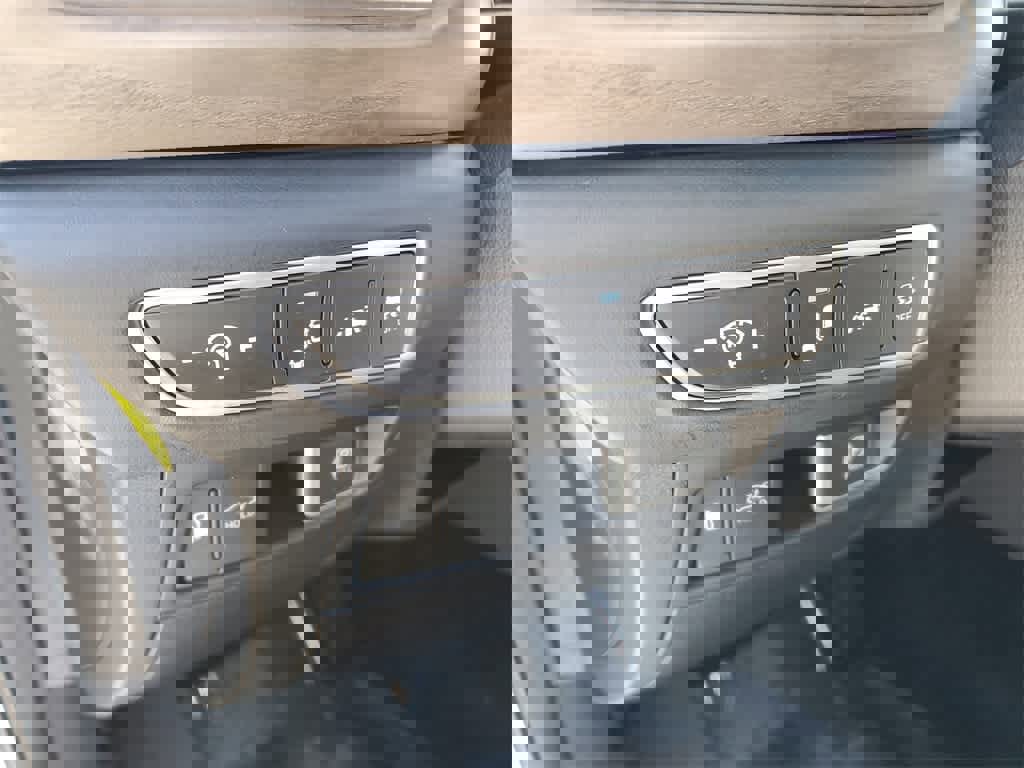 Used 2021 Genesis G90 3.3T Premium image 21