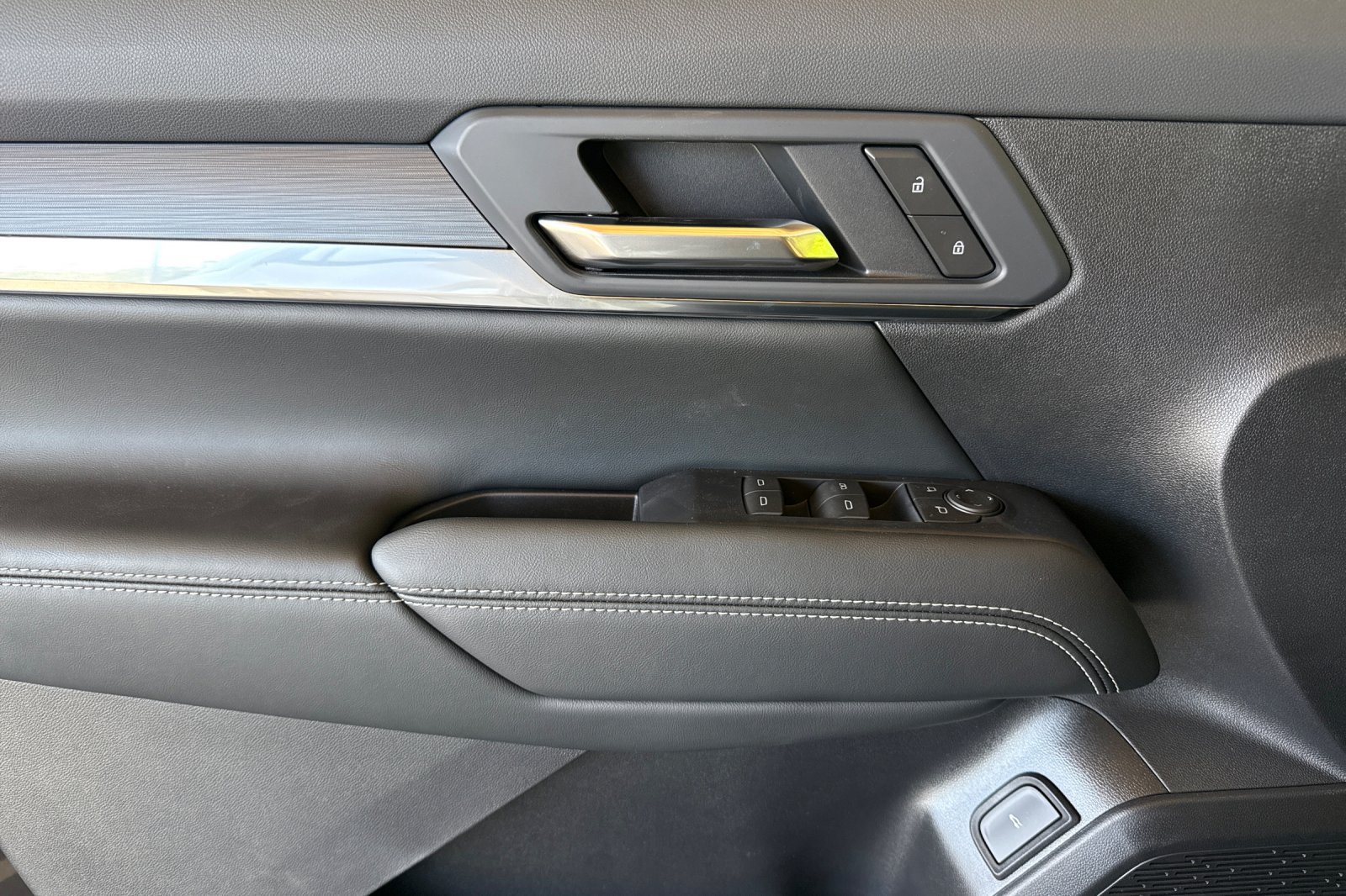 New 2026 GMC Terrain Elevation w/ Elevation Premium Package AWD/4WD image 12