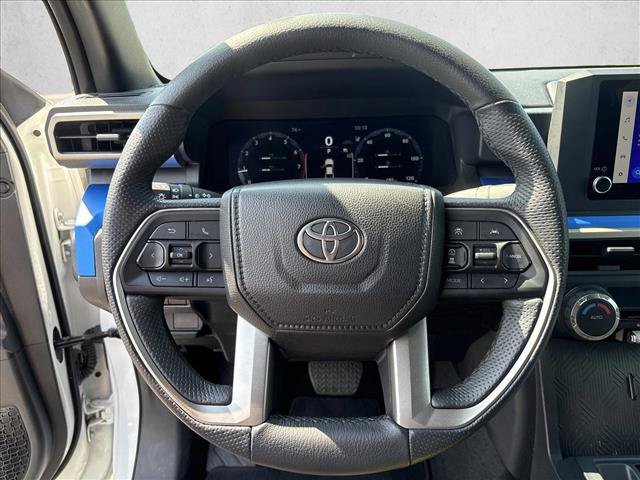 Certified 2025 Toyota Tacoma TRD Off-Road AWD/4WD image 17