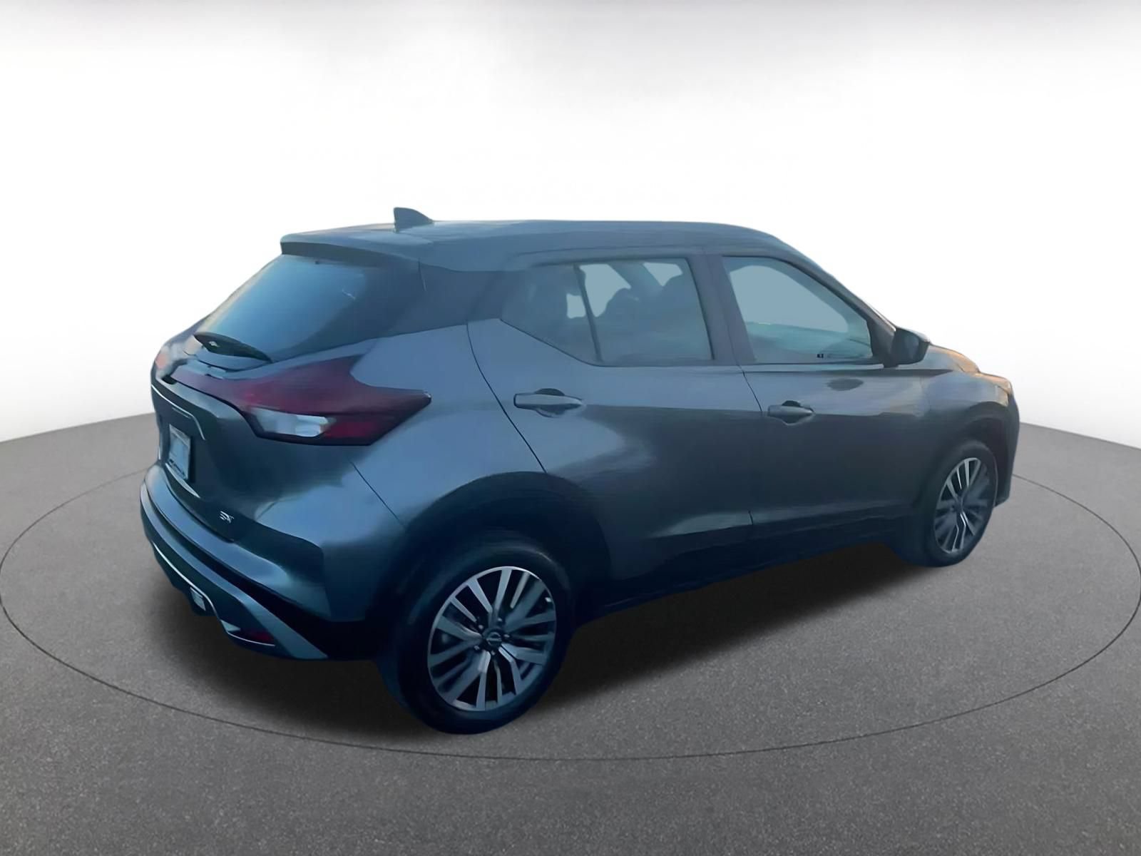 Used 2024 Nissan Kicks SV FWD image 15