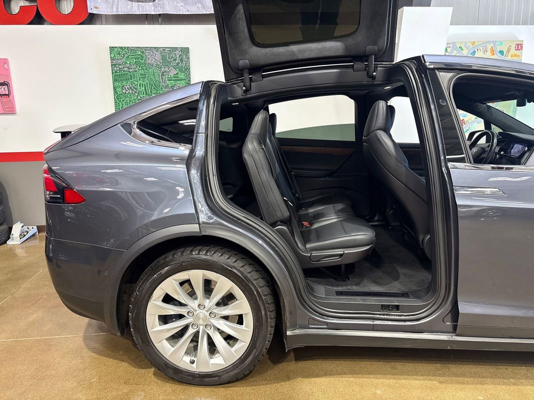 Used 2020 Tesla Model X image 72