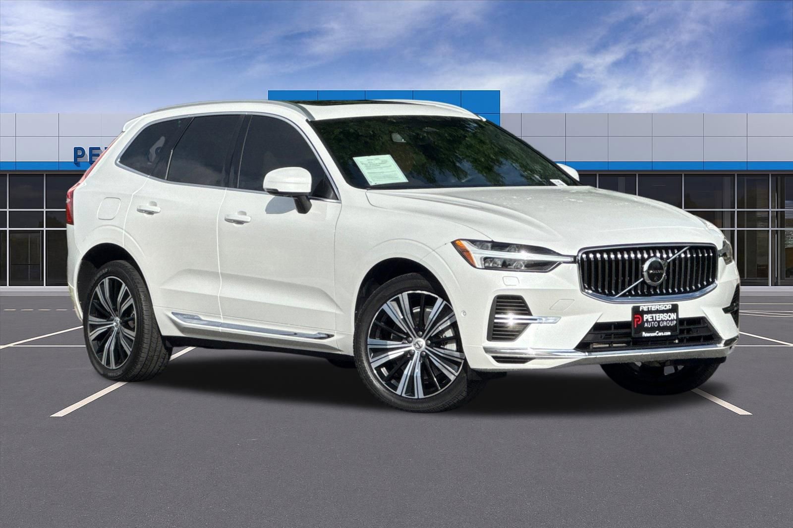 Used 2022 Volvo XC60 T8 Inscription w/ Advanced Package AWD/4WD image 2