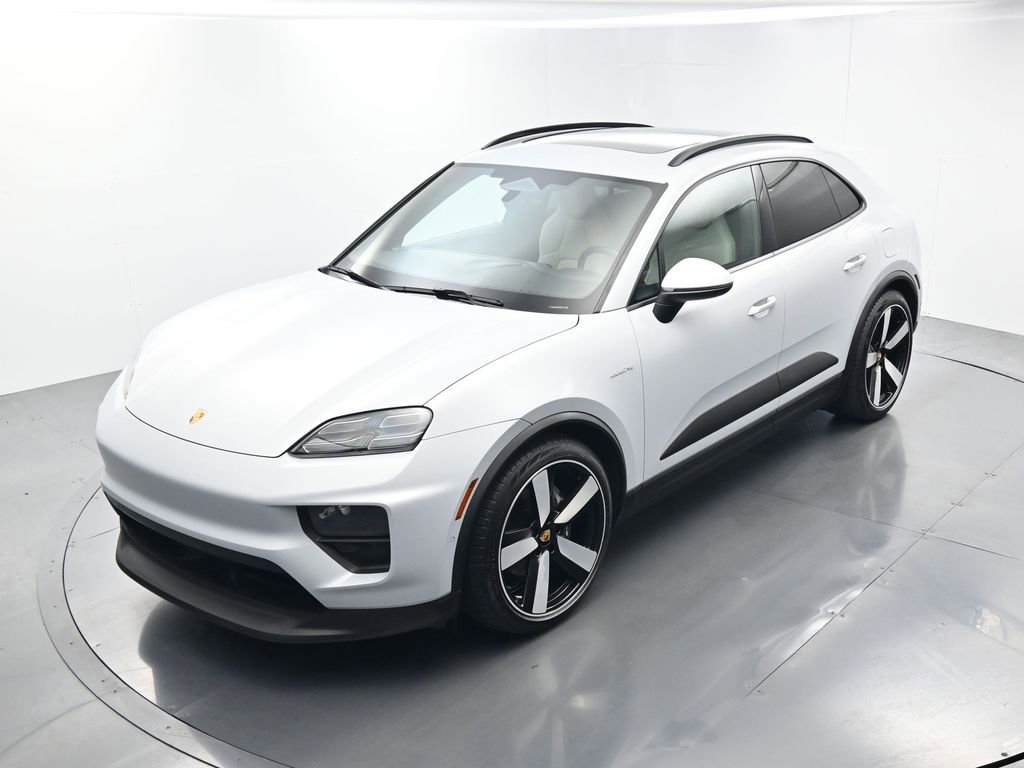 Certified 2025 Porsche Macan Electric image 33