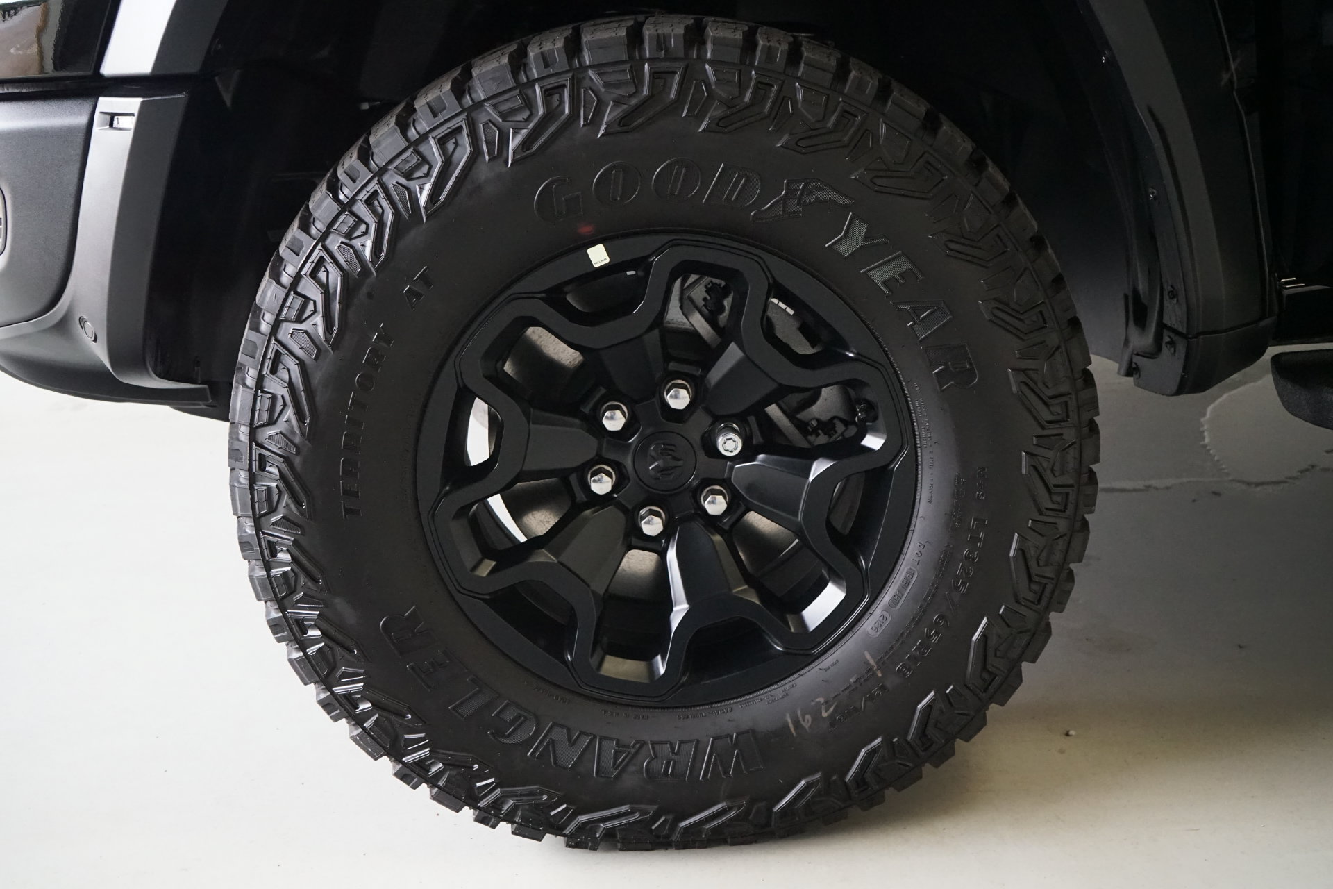 Used 2027 RAM 1500 4x4 Crew Cab image 34