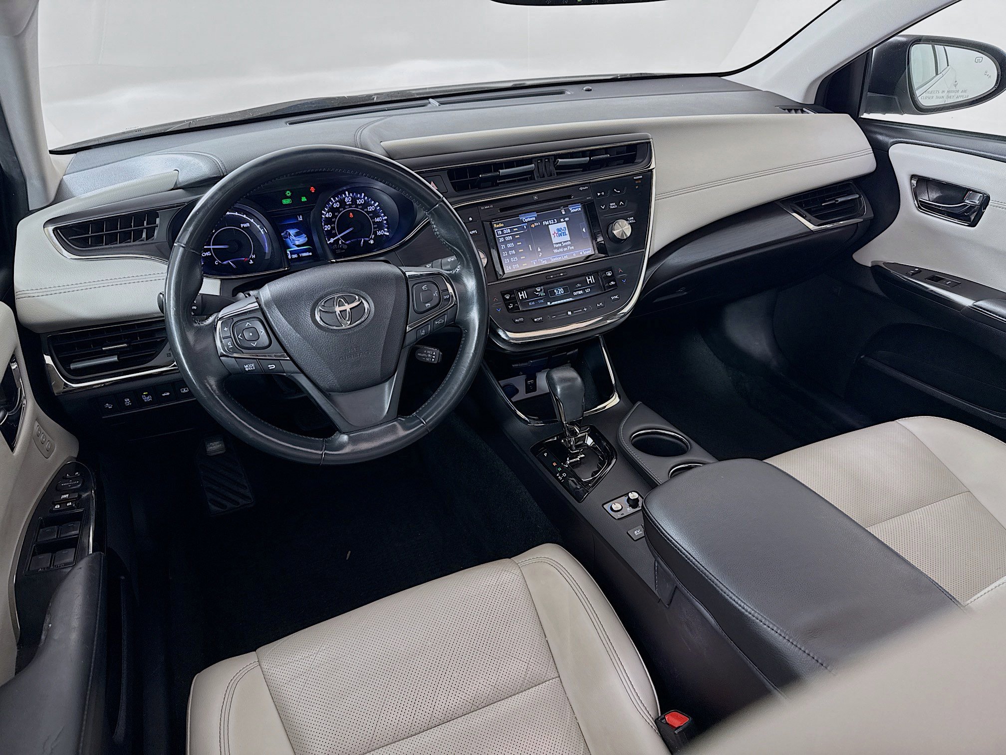 Used 2018 Toyota Avalon Limited image 25