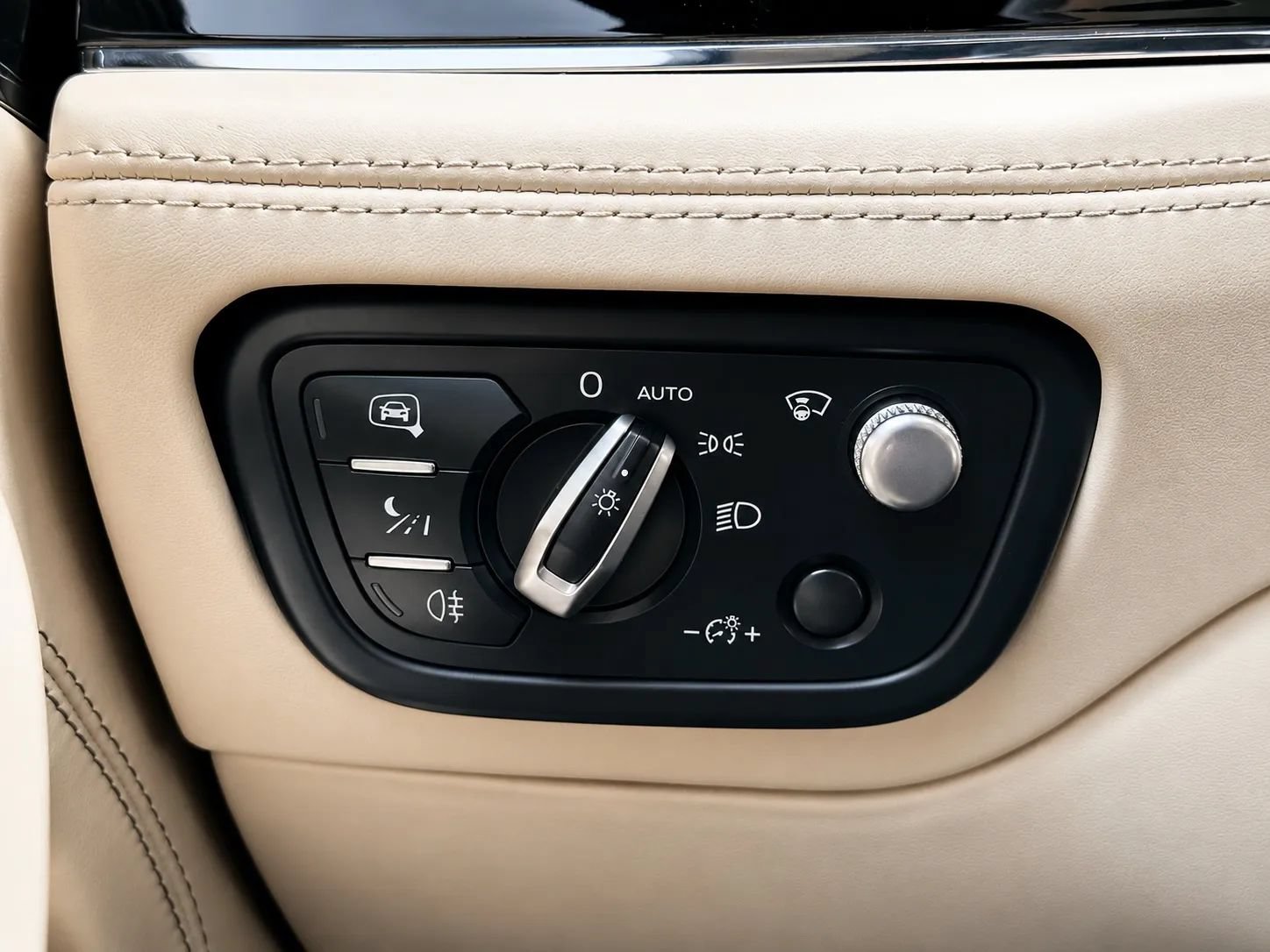 Used 2017 Bentley Bentayga AWD/4WD image 39