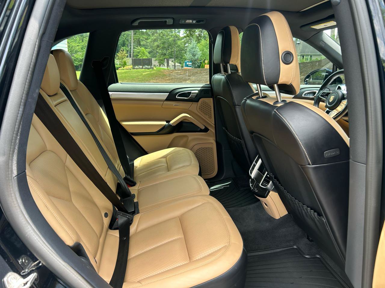 Used 2017 Porsche Cayenne S w/ Premium Plus Package AWD/4WD image 20
