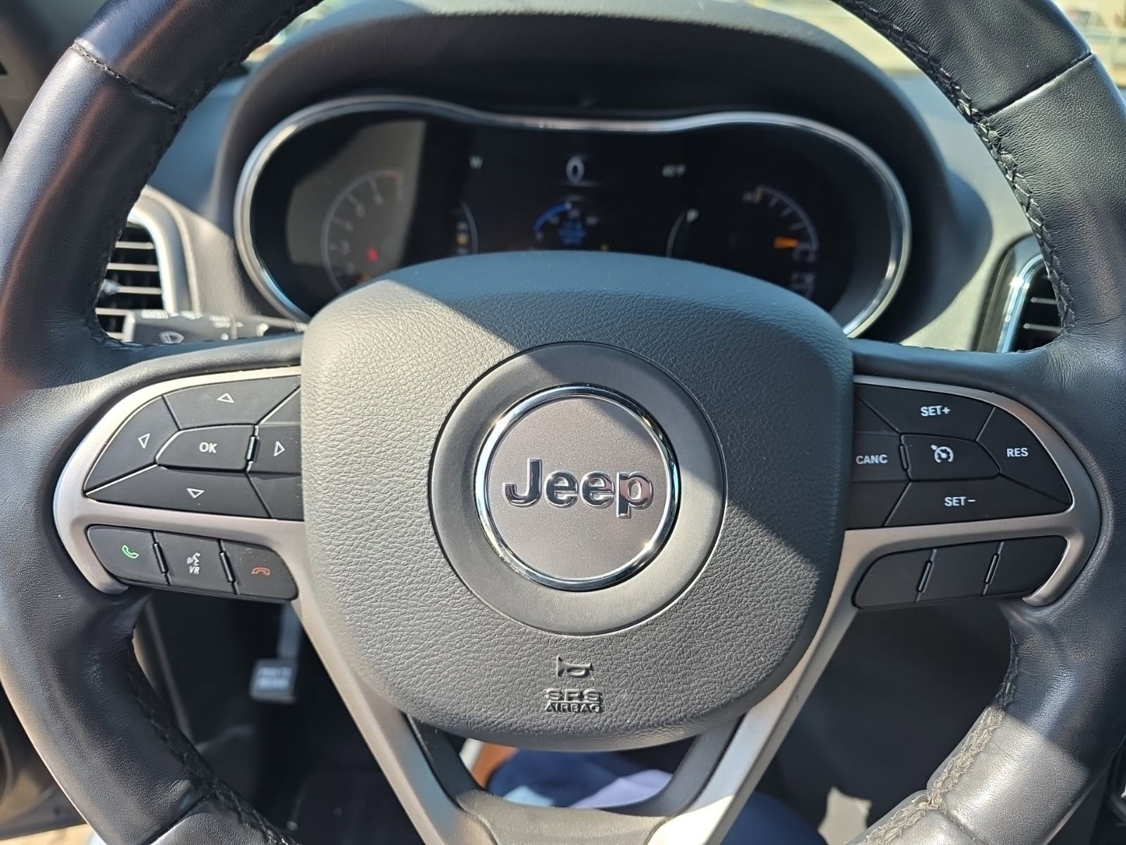 Used 2020 Jeep Grand Cherokee Limited w/ Luxury Group II image 21