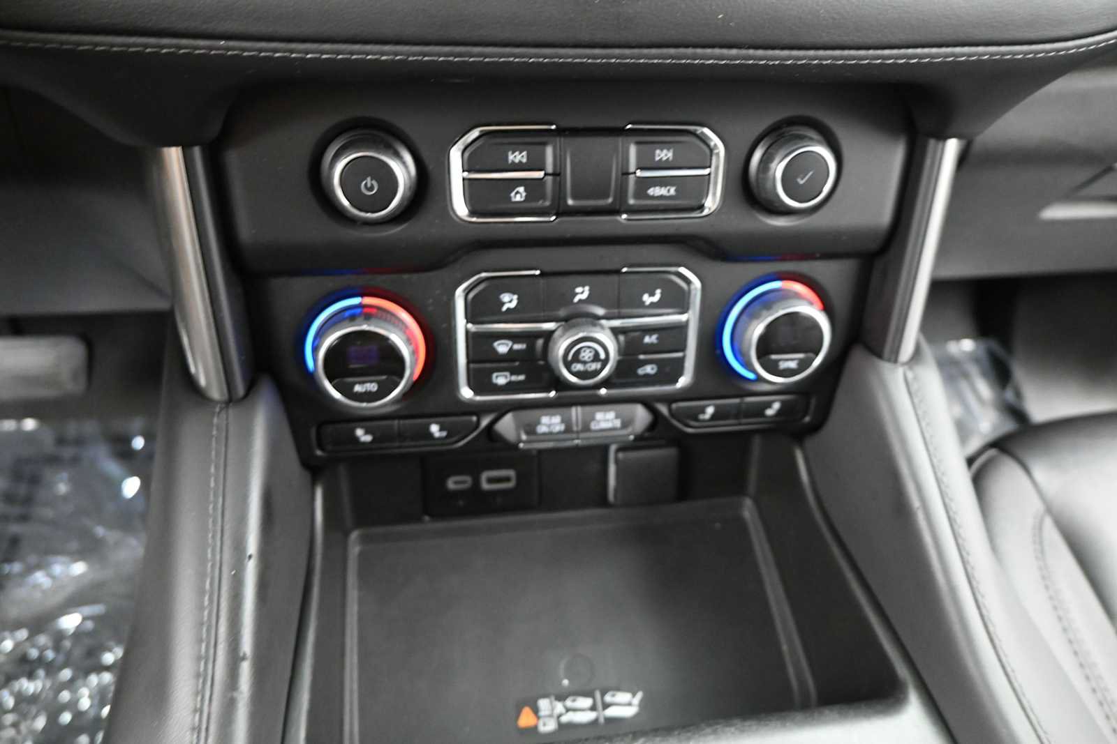 Used 2023 Chevrolet Tahoe LT w/ Luxury Package AWD/4WD image 21