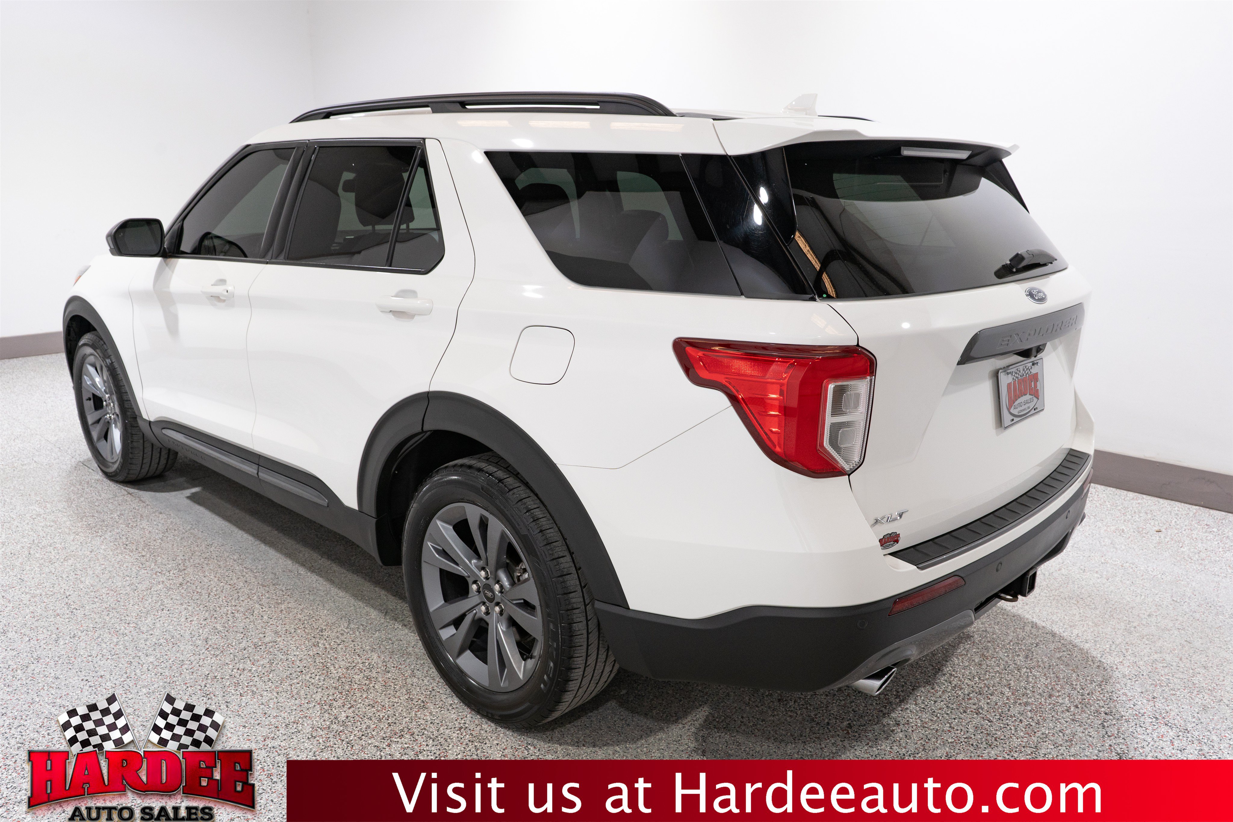Used 2022 Ford Explorer XLT w/ Equipment Group 202A RWD image 3