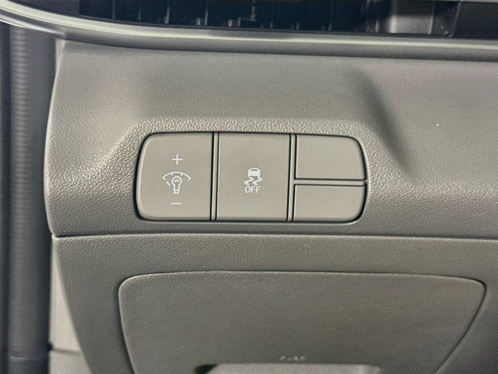 Certified 2025 Hyundai Elantra Sport FWD image 19