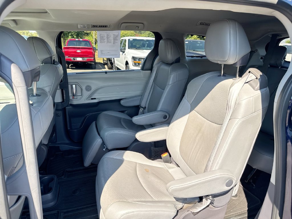 Used 2021 Toyota Sienna Limited FWD image 24
