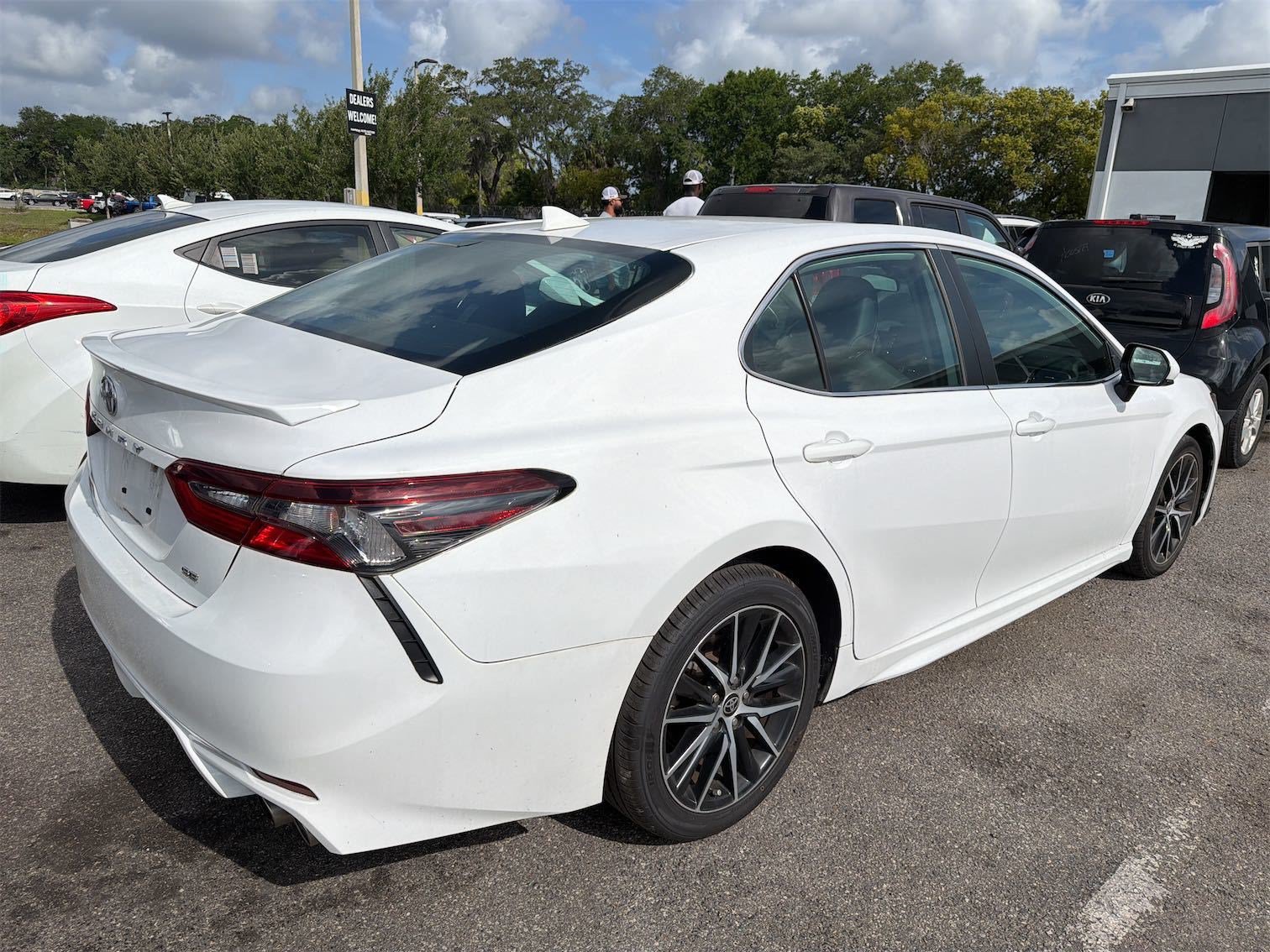 Used 2021 Toyota Camry SE FWD image 6