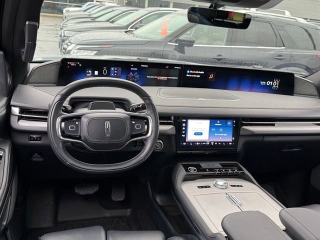 Used 2025 Lincoln Navigator Reserve w/ Jet Appearance Package image 8