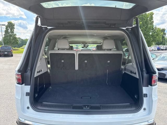 Used 2024 Jeep Wagoneer Series II w/ Flexible Seating Group AWD/4WD image 11