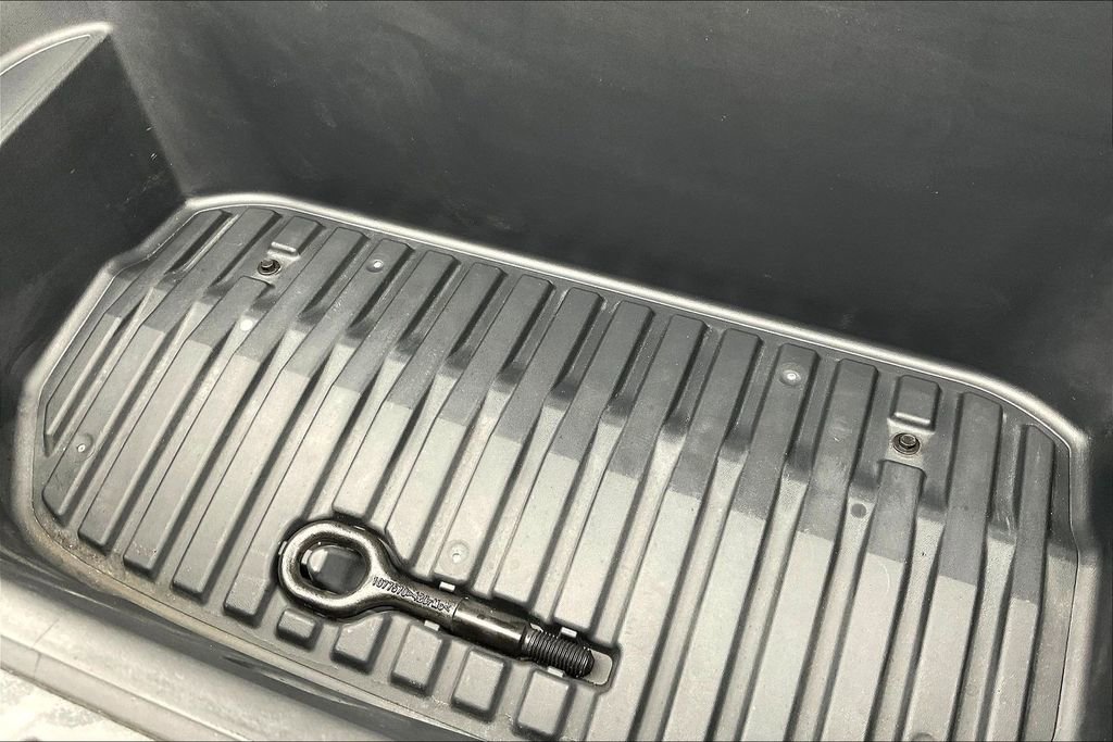 Used 2021 Tesla Model Y Long Range image 30