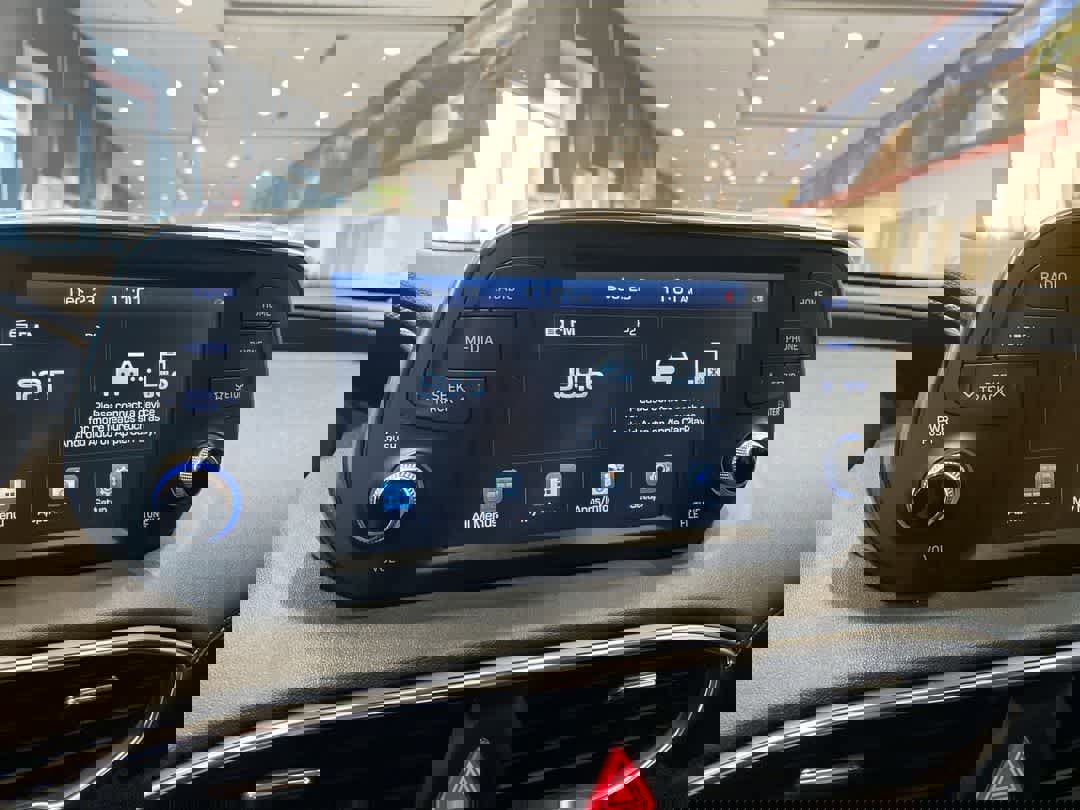 Used 2020 Hyundai Santa Fe SEL image 16