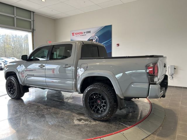 Used 2021 Toyota Tacoma TRD Sport w/ TRD Premium Sport Package image 4