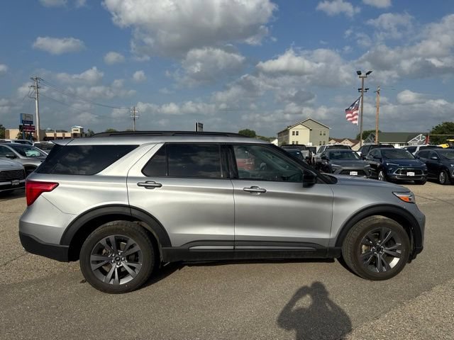 Used 2023 Ford Explorer XLT w/ Equipment Group 202A AWD/4WD image 13