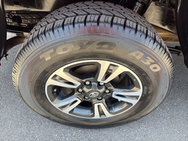 Used 2016 Toyota Tacoma TRD Sport AWD/4WD image 19