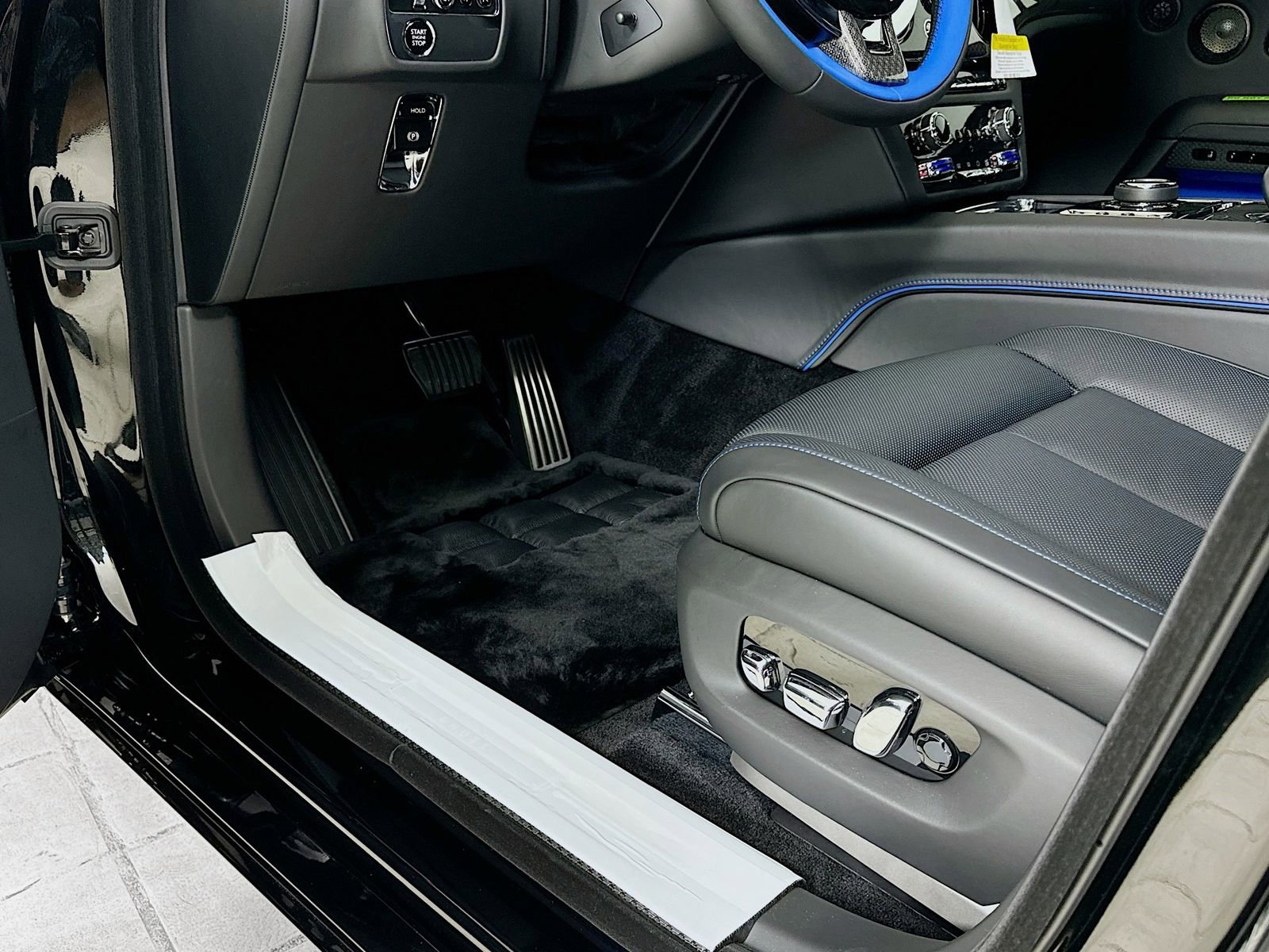 Certified 2025 Rolls-Royce Ghost Black Badge AWD/4WD image 24