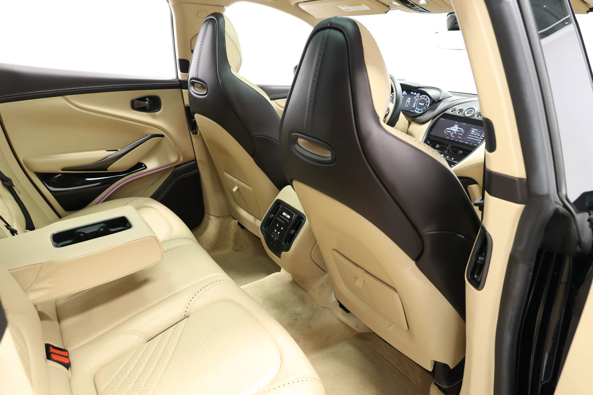 Used 2021 Aston Martin DBX image 83