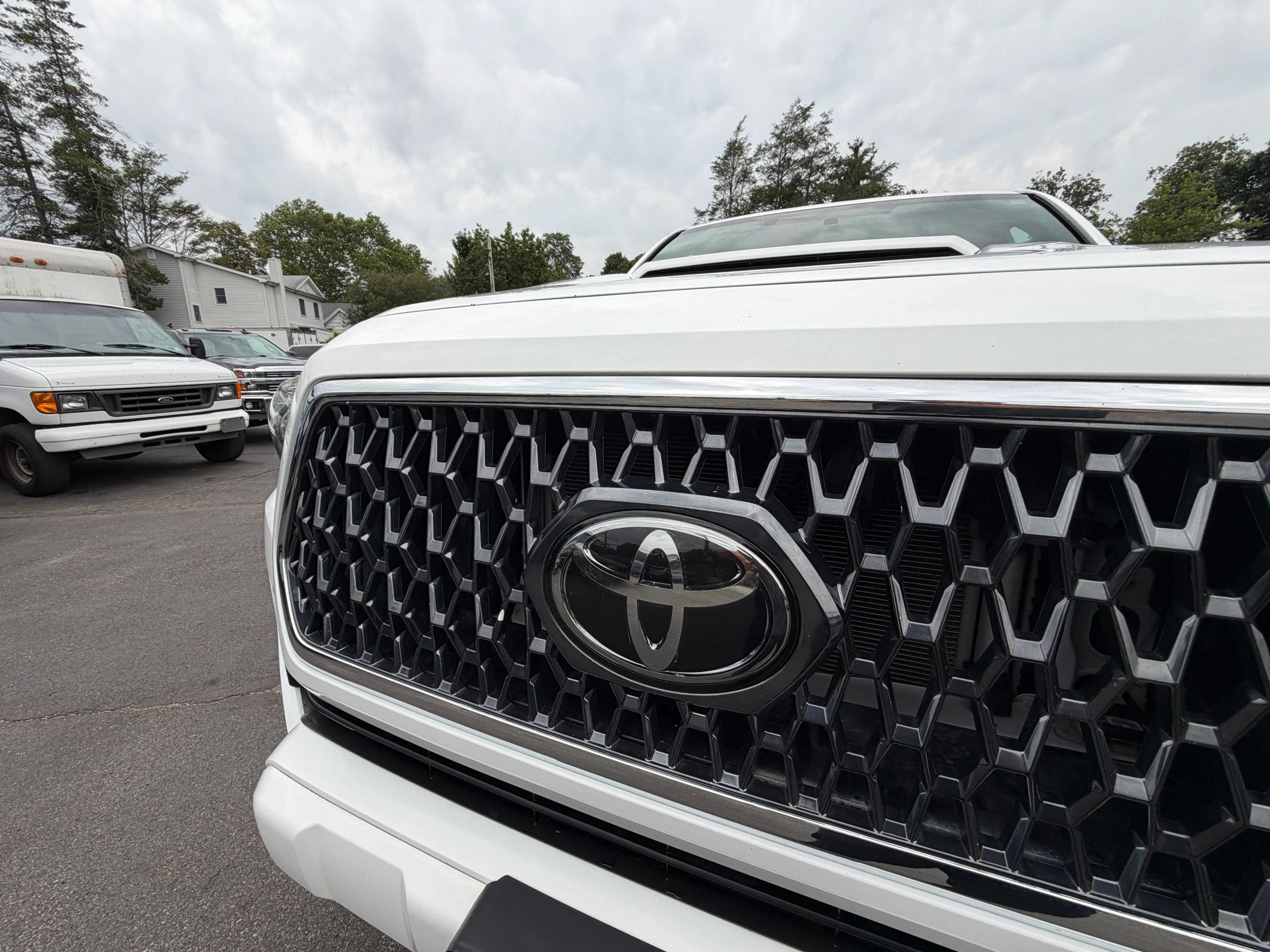Used 2017 Toyota Tacoma SR AWD/4WD image 34