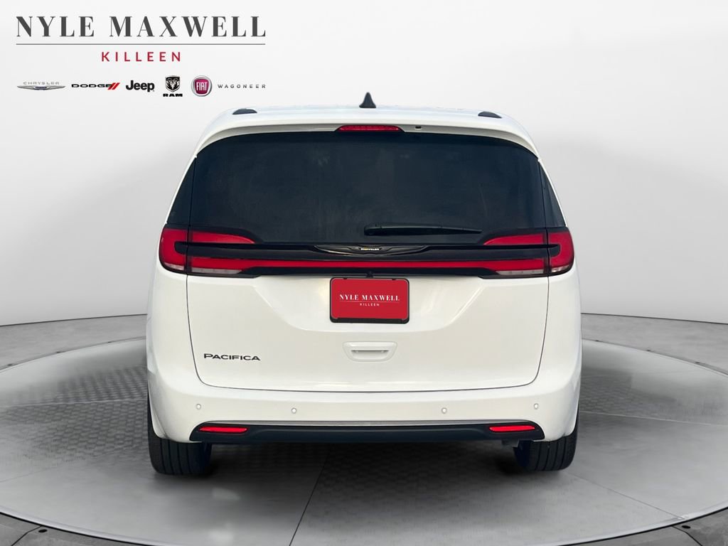 New 2026 Chrysler Pacifica Select image 15