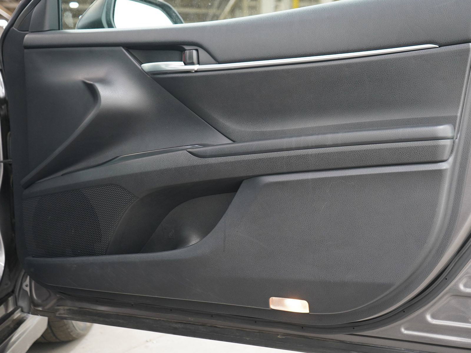Used 2019 Toyota Camry SE FWD image 7