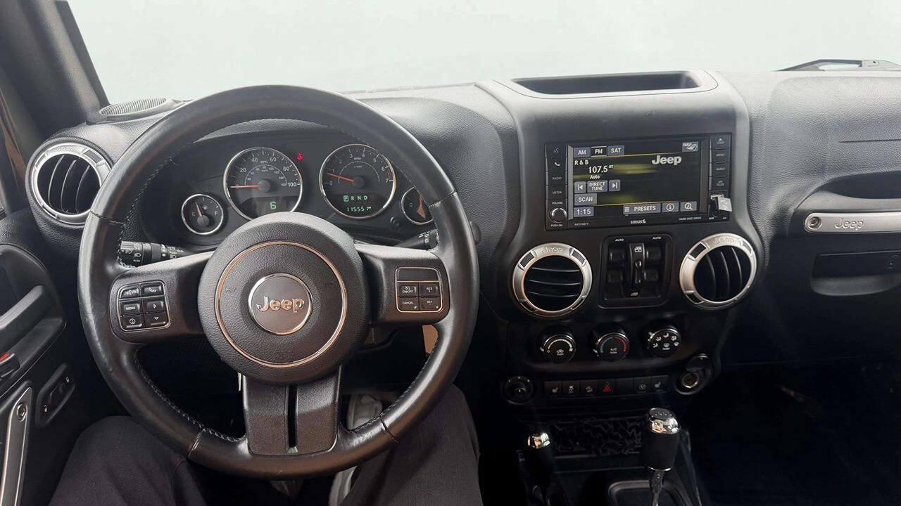 Used 2015 Jeep Wrangler Unlimited Sahara w/ Connectivity Group AWD/4WD image 16