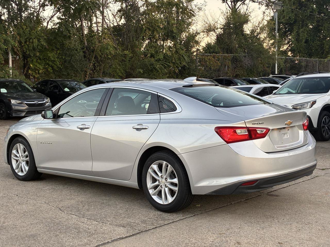 Used 2016 Chevrolet Malibu LT FWD image 10