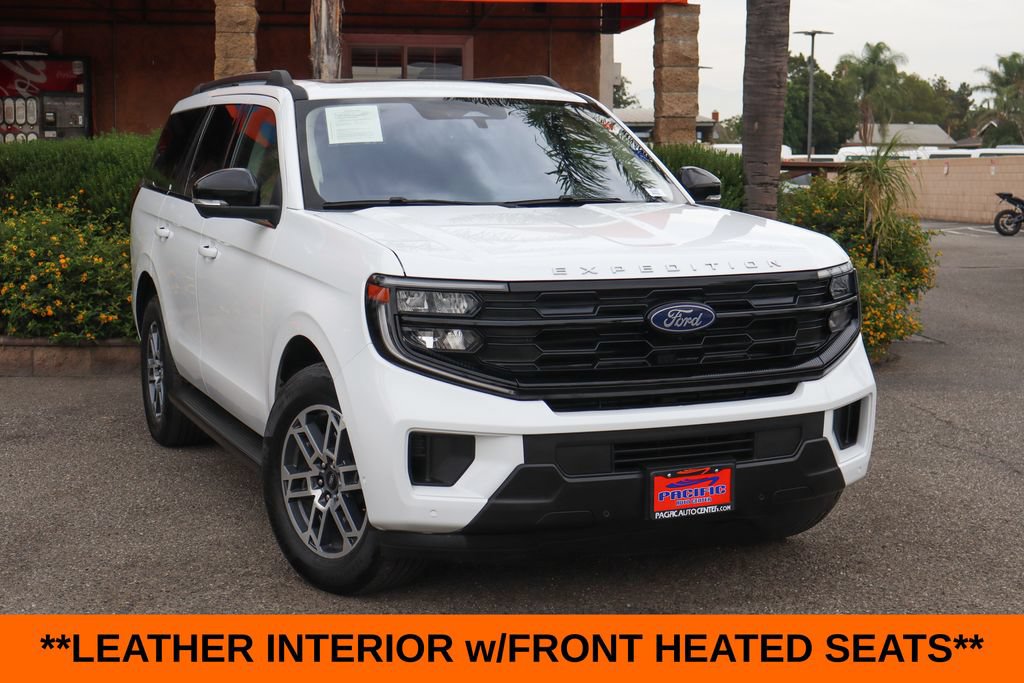 Used 2025 Ford Expedition Active RWD image 2