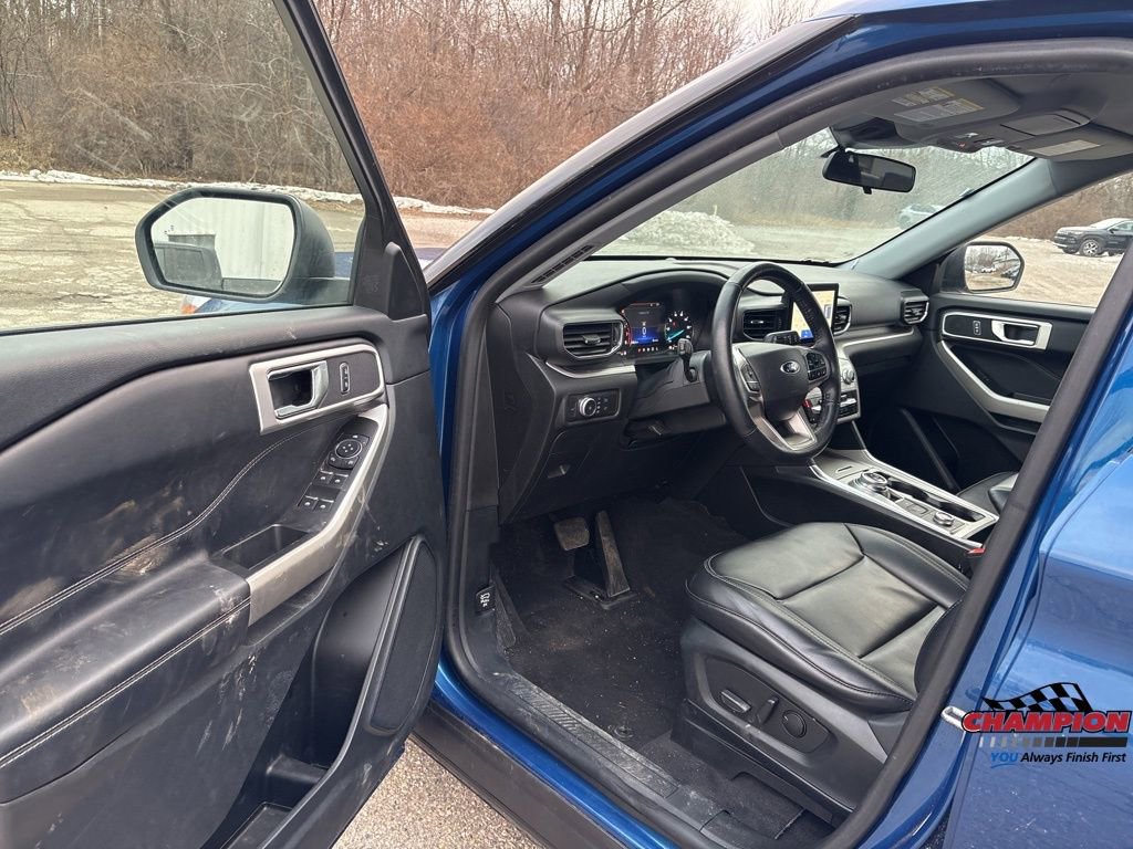 Used 2022 Ford Explorer XLT w/ Equipment Group 202A image 13