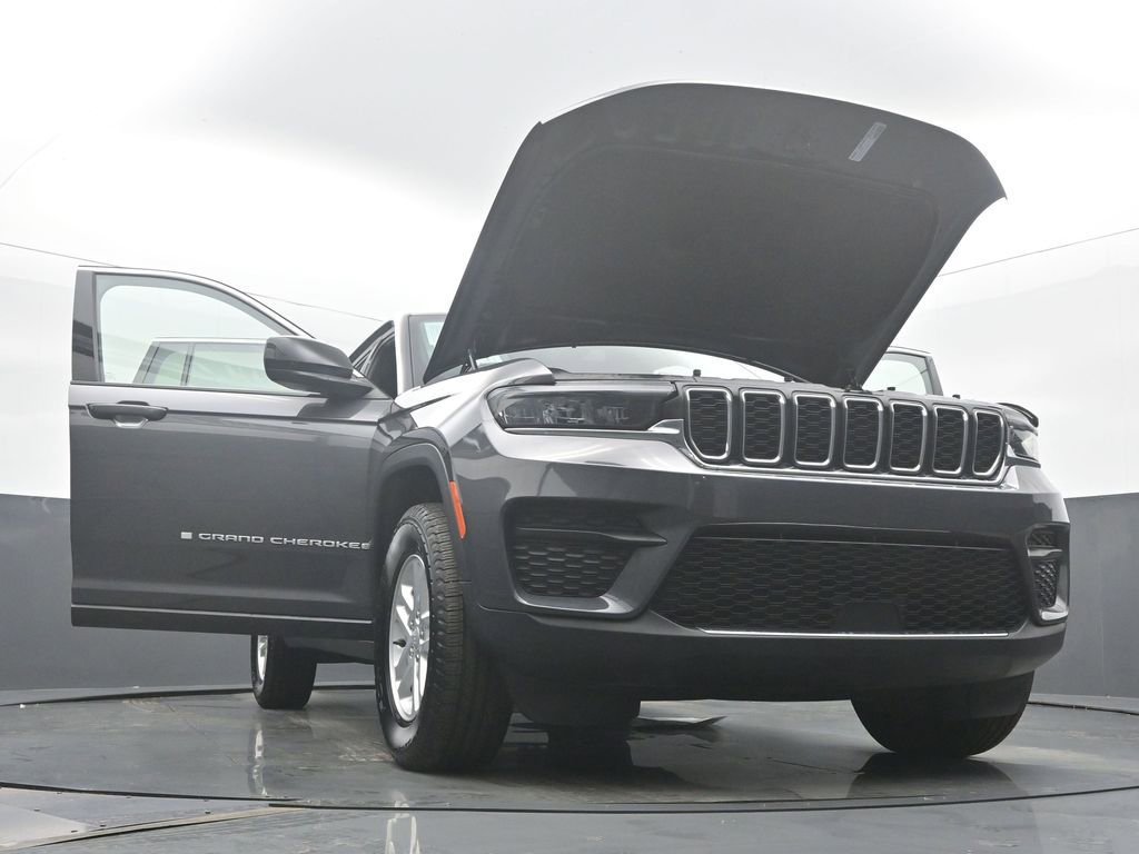 Used 2024 Jeep Grand Cherokee Laredo image 58