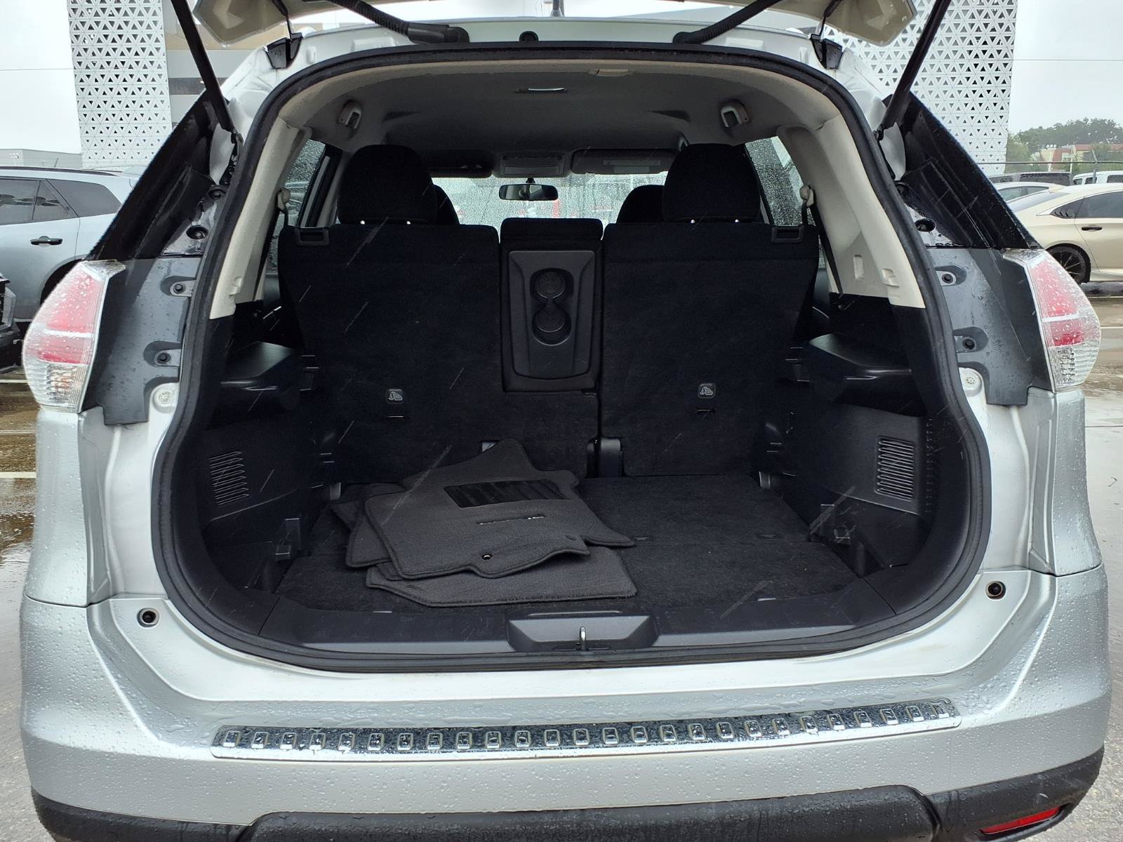 Used 2014 Nissan Rogue SV FWD image 19