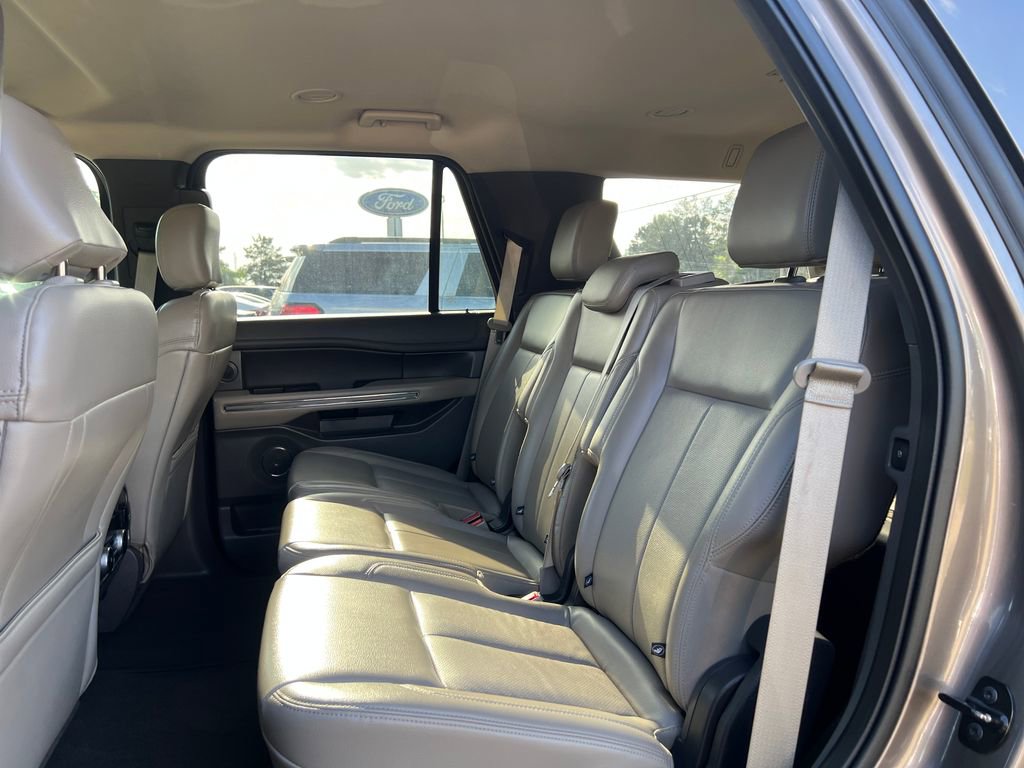 Used 2019 Ford Expedition XLT w/ Equipment Group 202A RWD image 16