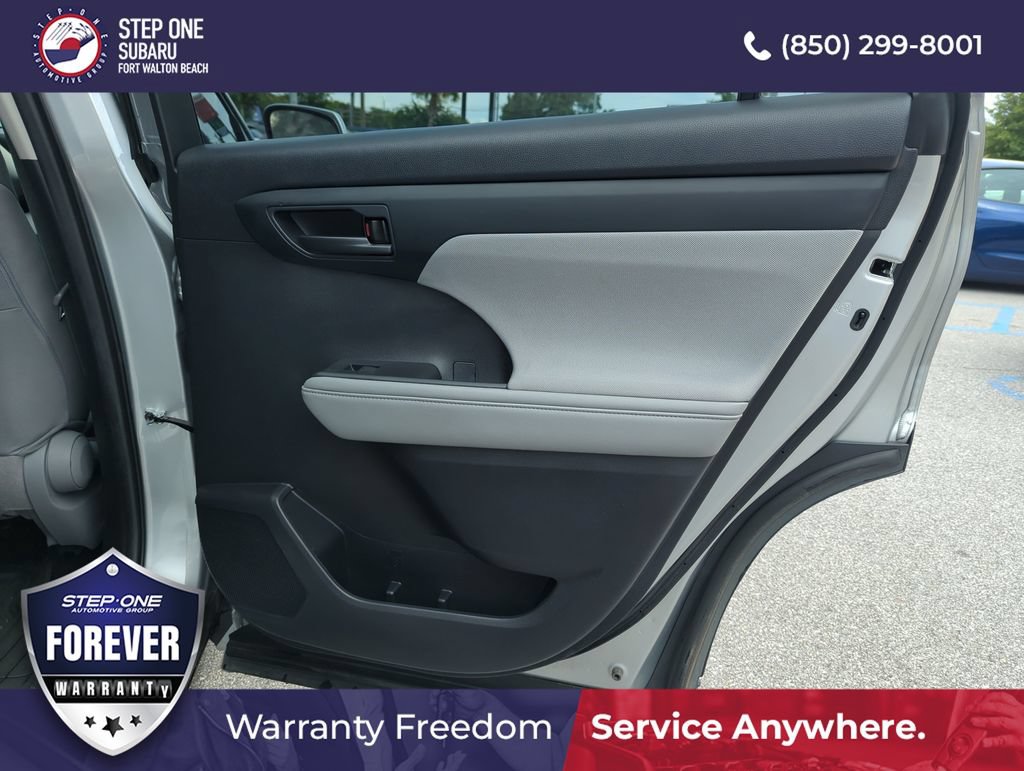Used 2021 Toyota Highlander L FWD image 31